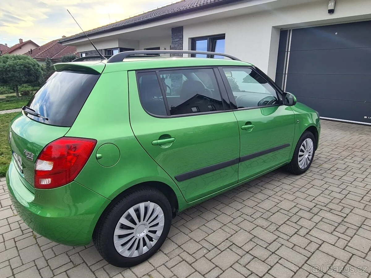 Skoda Fabia 2010 photo 3