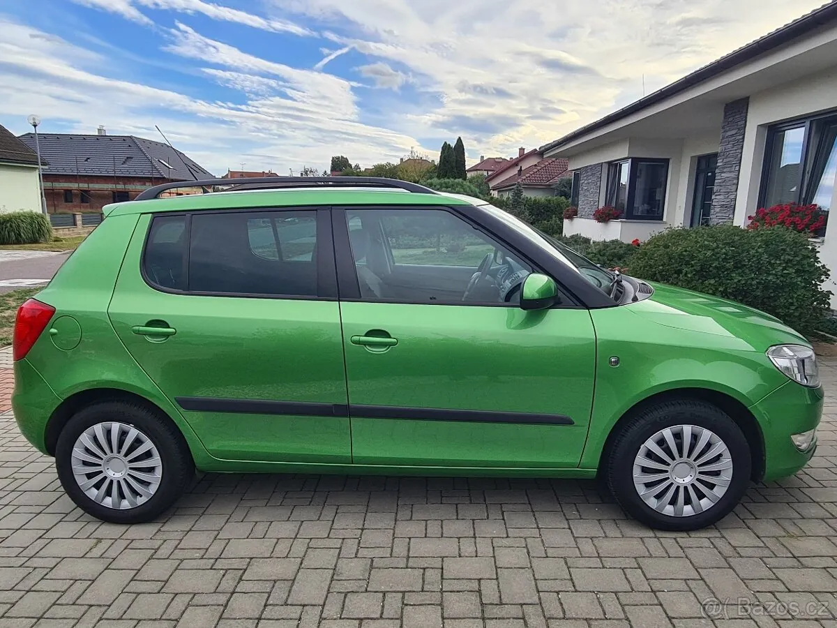 Skoda Fabia 2010 photo 2