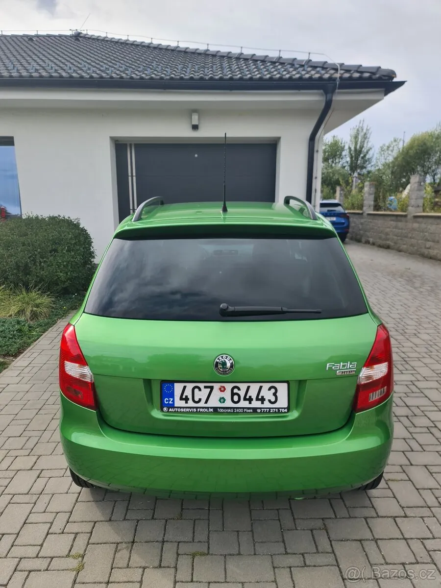 Skoda Fabia 2010 photo 4