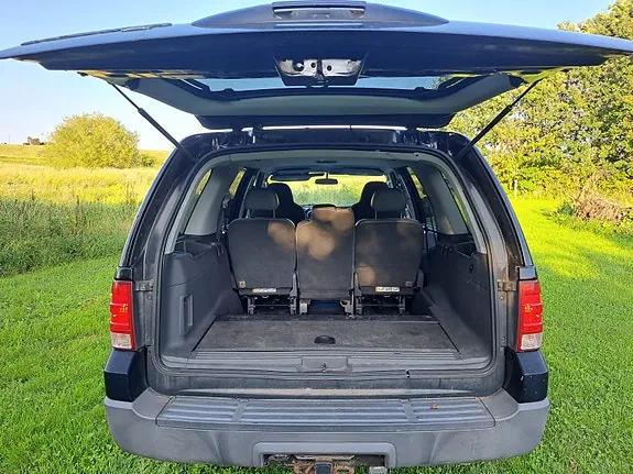 Ford Expedition 2004 photo 4