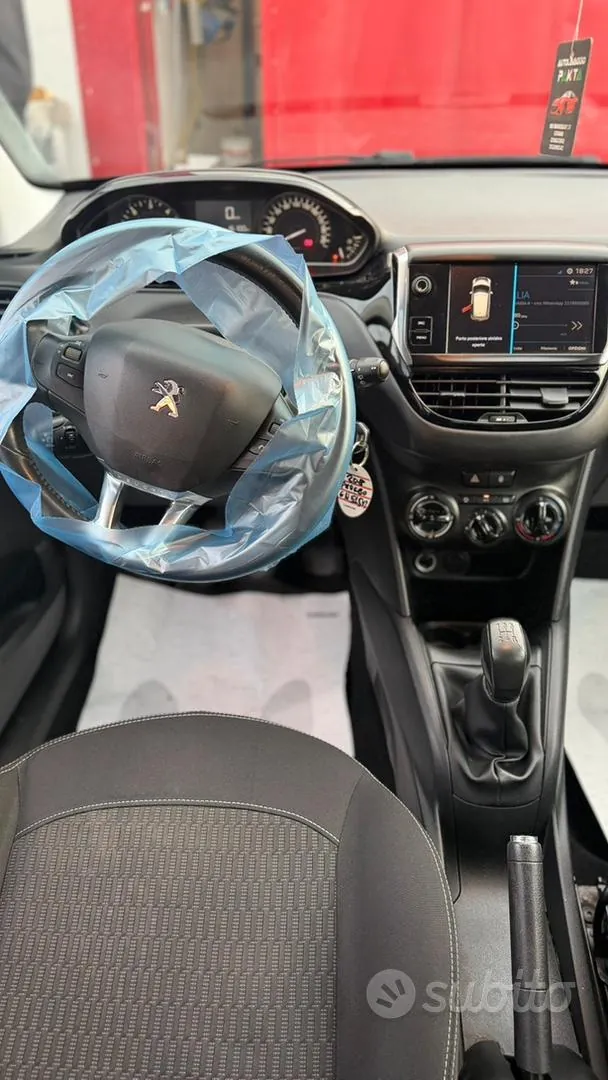 Peugeot 208 2017 photo 4
