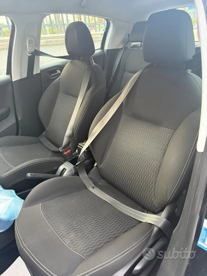 Peugeot 208 2017 photo 5