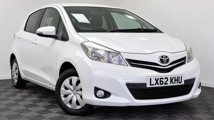 Toyota Yaris 2012 photo 2