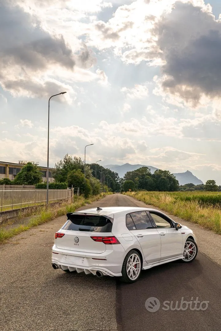 Volkswagen Golf 2023 photo 2
