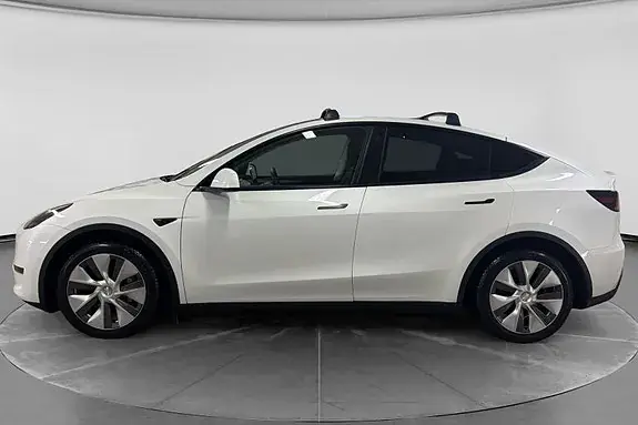 Tesla Model Y 2023 photo 2