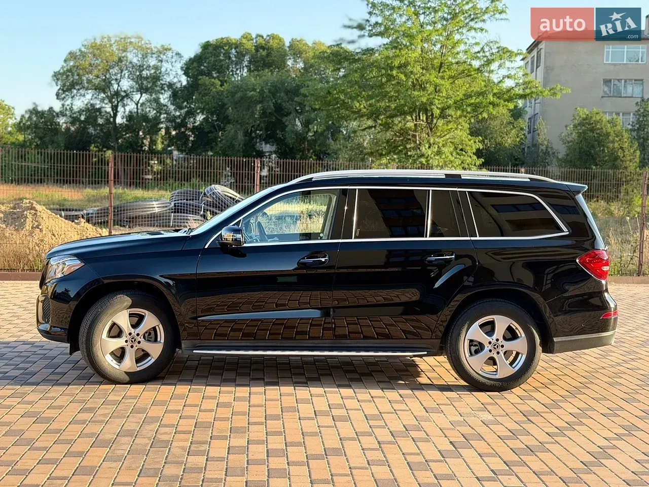 Mercedes-Benz Gls-Class 2018 photo 4