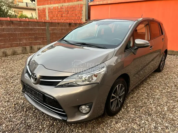 Toyota Verso 2014 photo 2