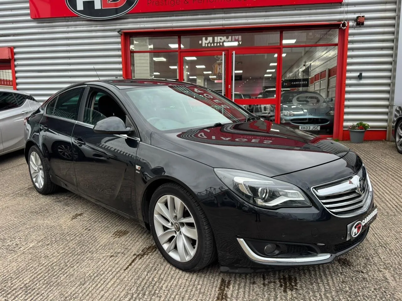 Vauxhall Insignia 2014 photo 2