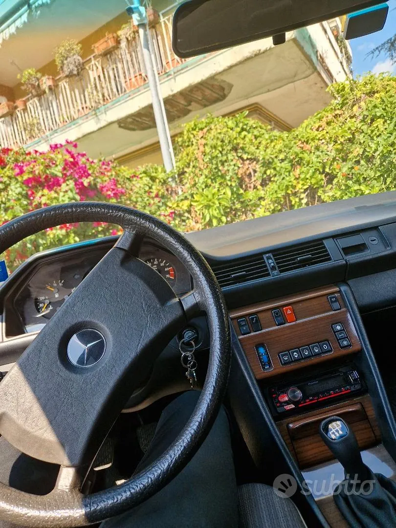 Mercedes-Benz W124 1988 photo 4