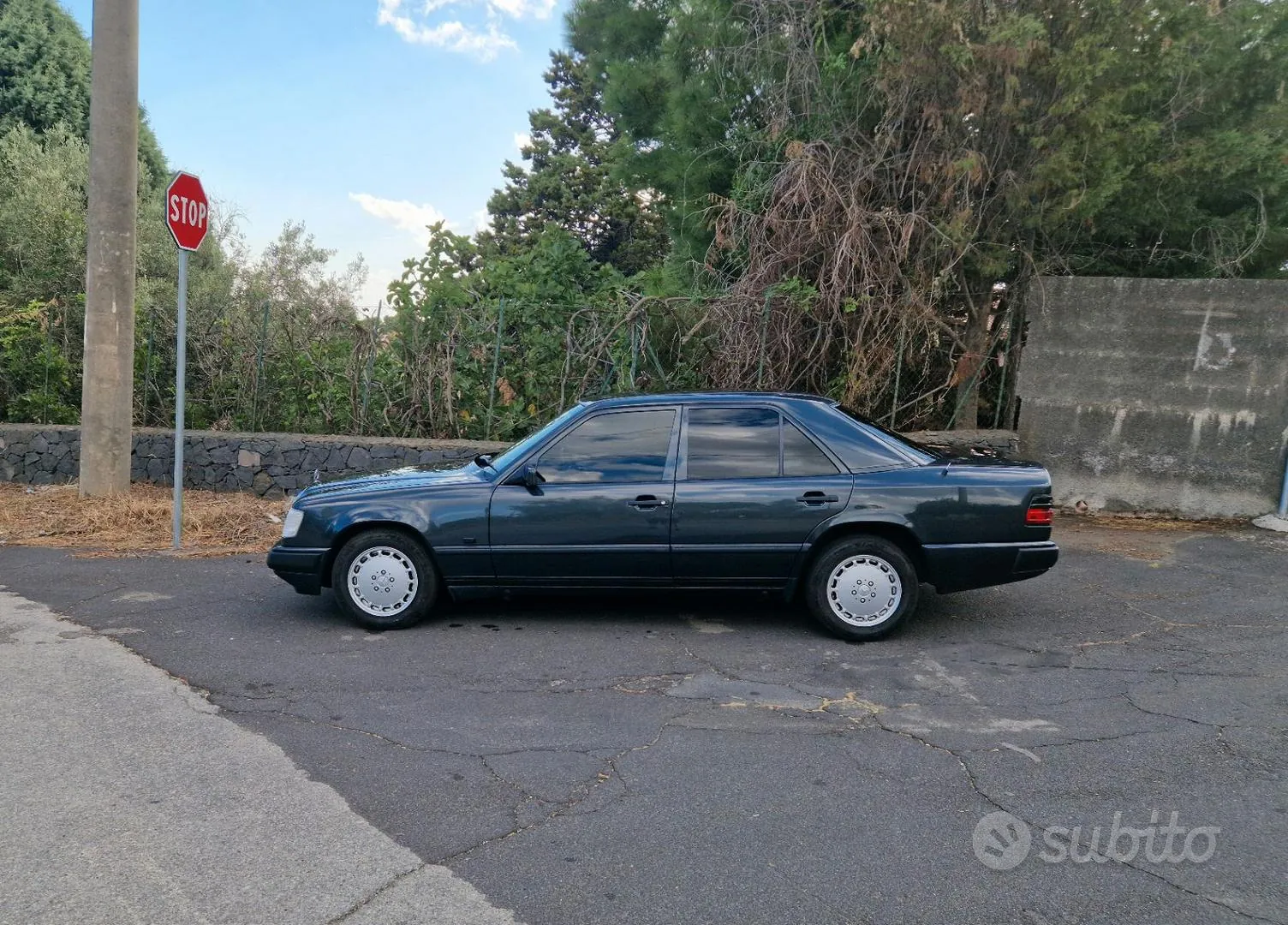 Mercedes-Benz W124 1988 photo 2