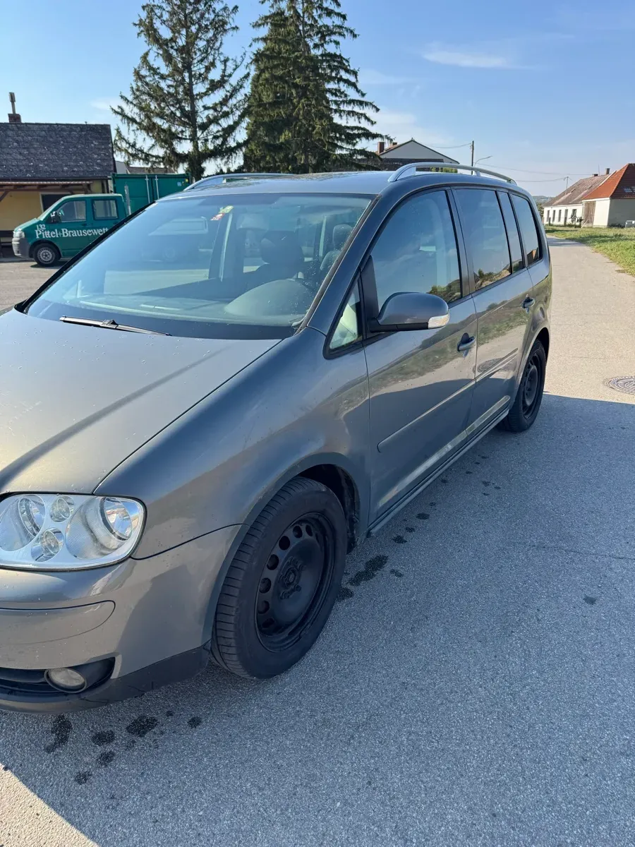 Volkswagen Touran 2003 photo 2