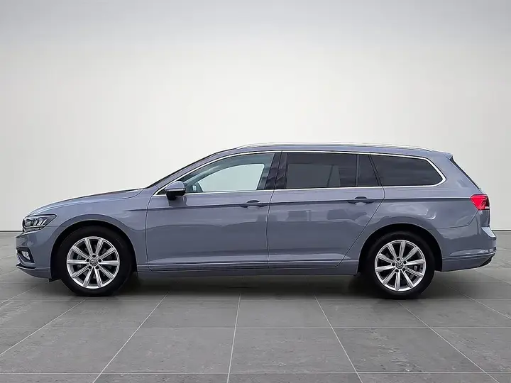 Volkswagen Passat 2023 photo 2