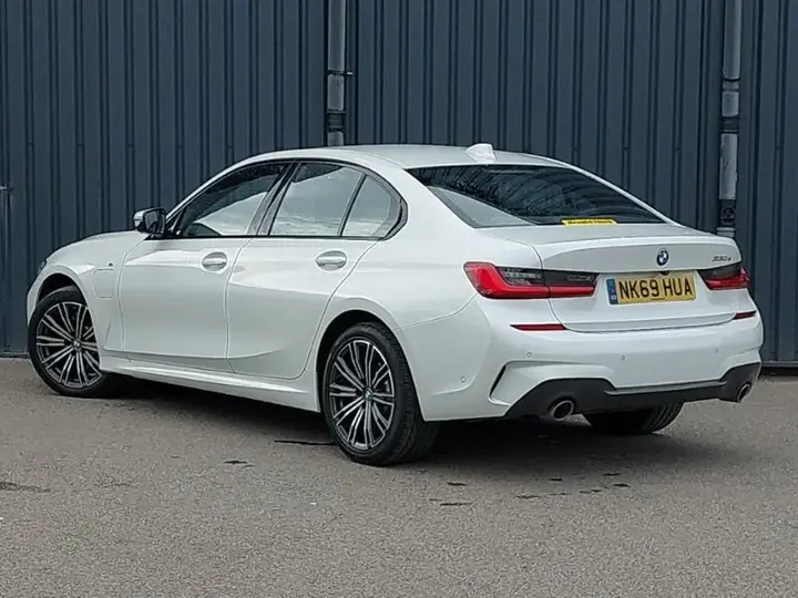 BMW 3 Series 2019 photo 2