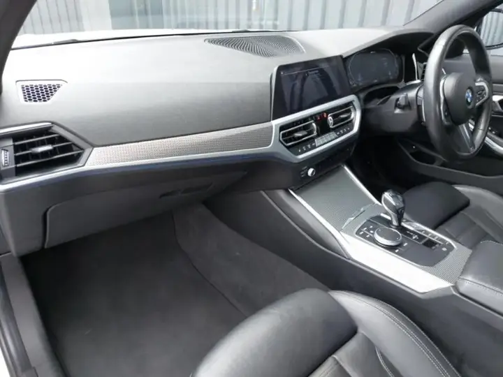 BMW 3 Series 2019 photo 5