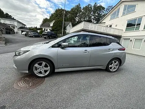 Nissan Leaf 2020 photo 2