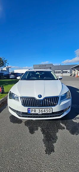 Skoda Superb 2016 photo 2