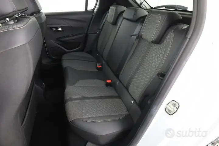 Peugeot 208 2024 photo 3