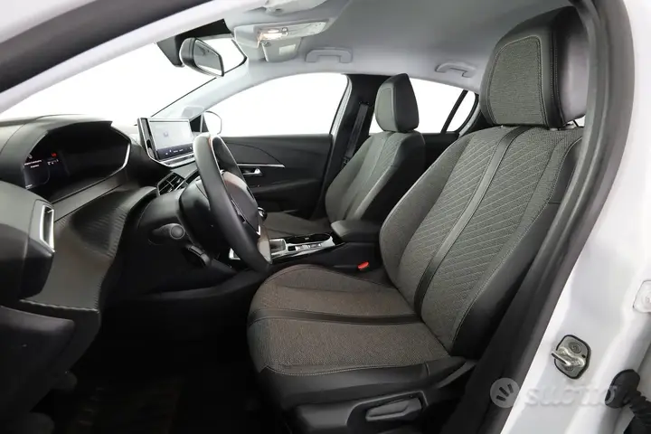 Peugeot 208 2024 photo 2
