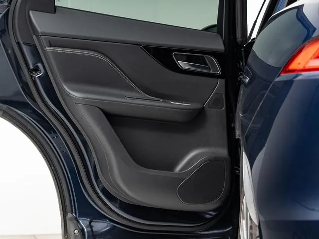 Jaguar F-Pace photo 5