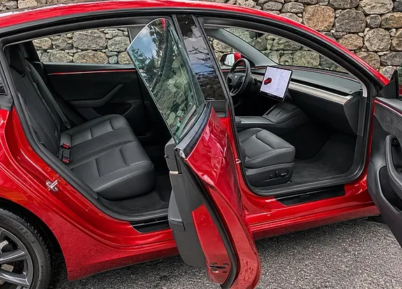 Tesla Model 3 2024 photo 4