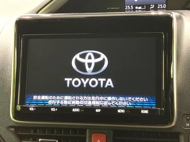 Toyota Voxy 2021 photo 3