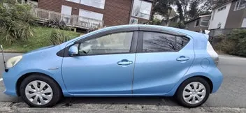 Toyota Aqua 2012 photo 3