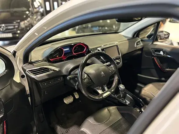 Peugeot 2008 2017 photo 5