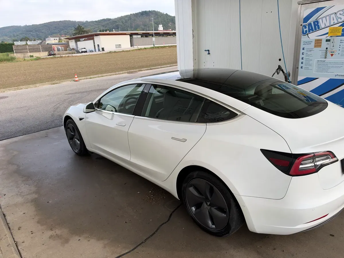 Tesla Model 3 2020 photo 3