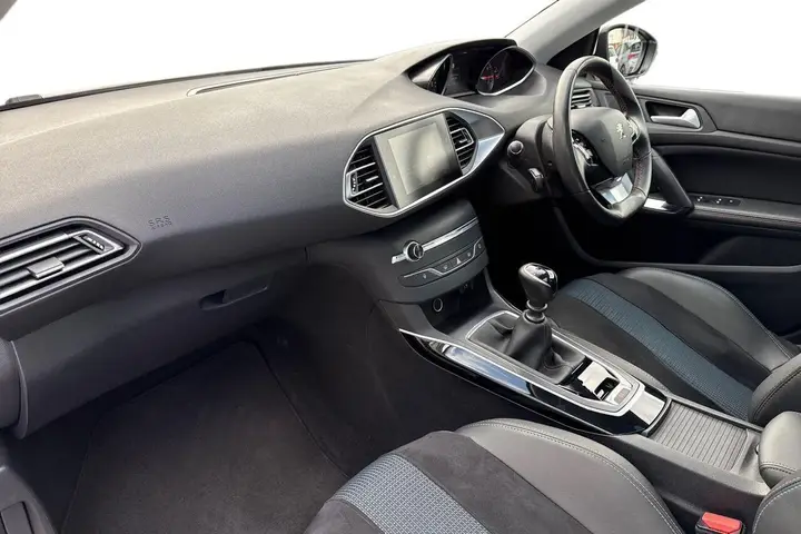 Peugeot 308 2020 photo 2