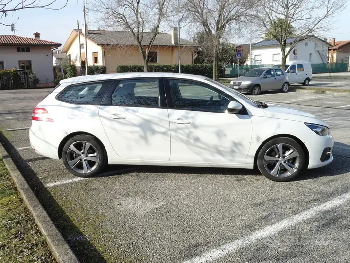 Peugeot 308 2019 photo 5