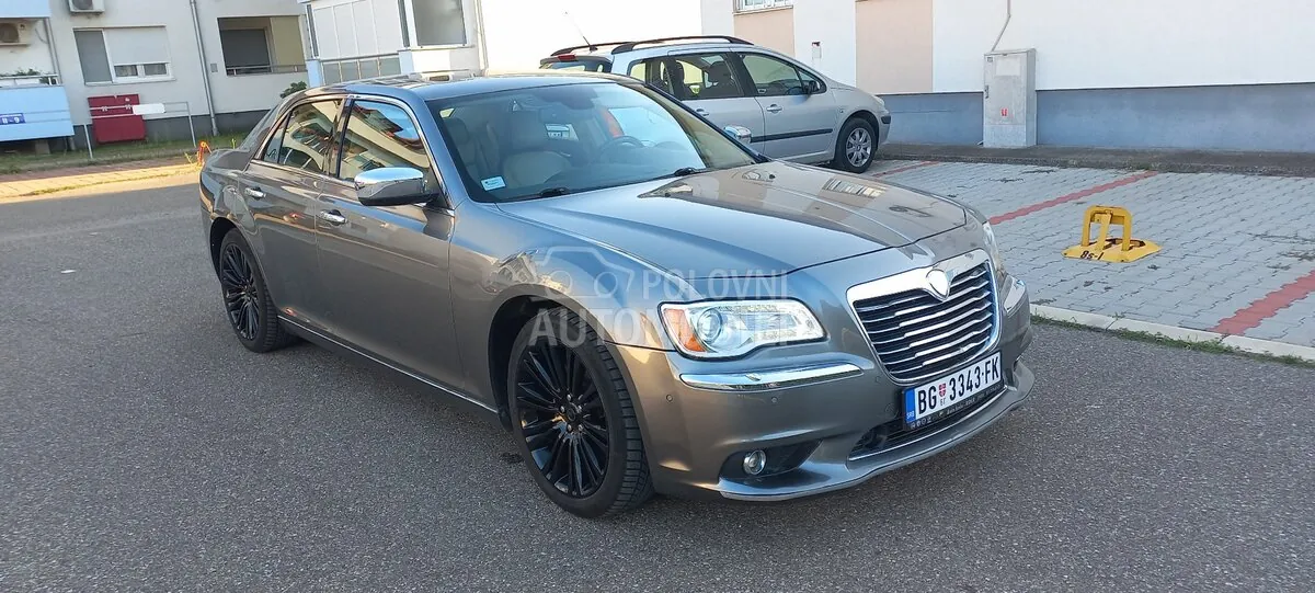 Lancia Thema 2011 photo 2