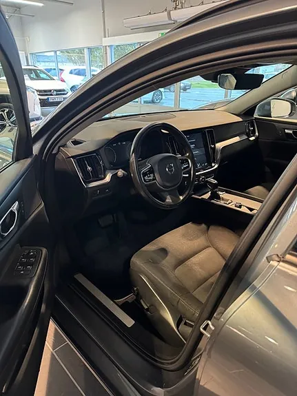 Volvo V60 2019 photo 2