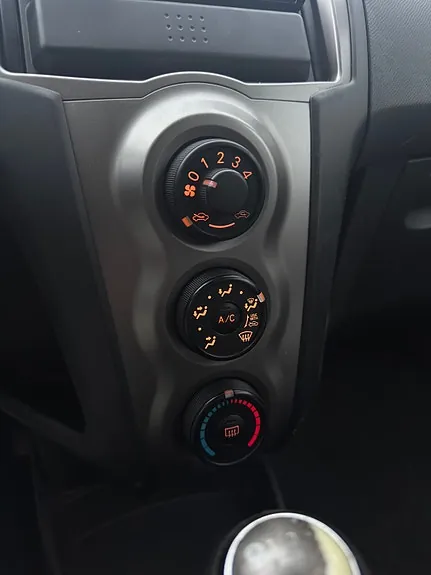 Toyota Yaris 2011 photo 4