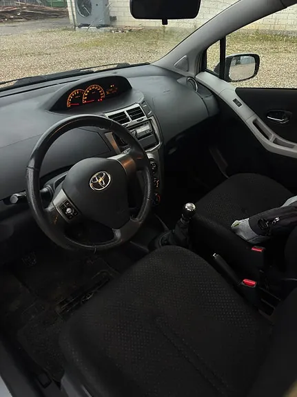 Toyota Yaris 2011 photo 3