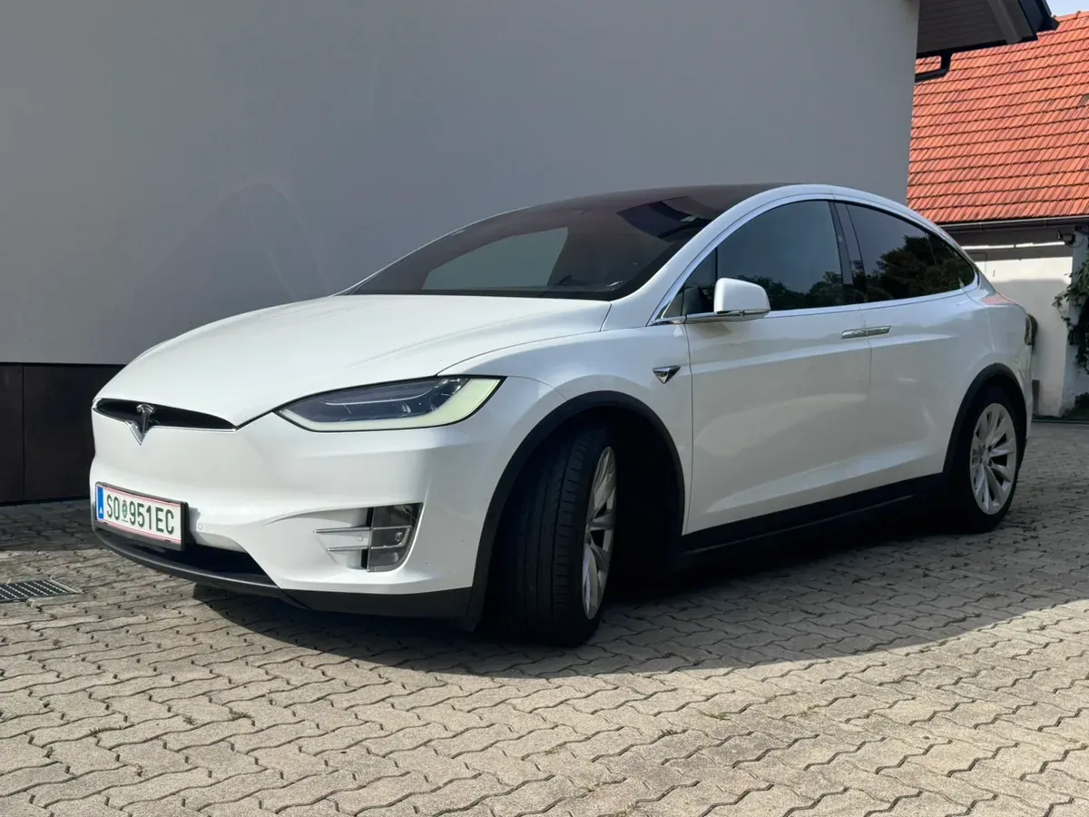 Tesla Model X 2017 photo 3