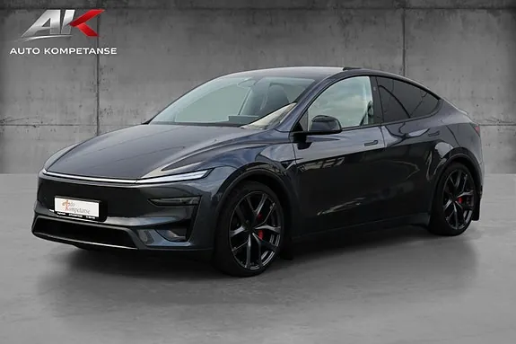 Tesla Model Y 2026 photo 2