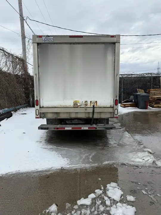 Ford E-450 Super Duty 2015 photo 4