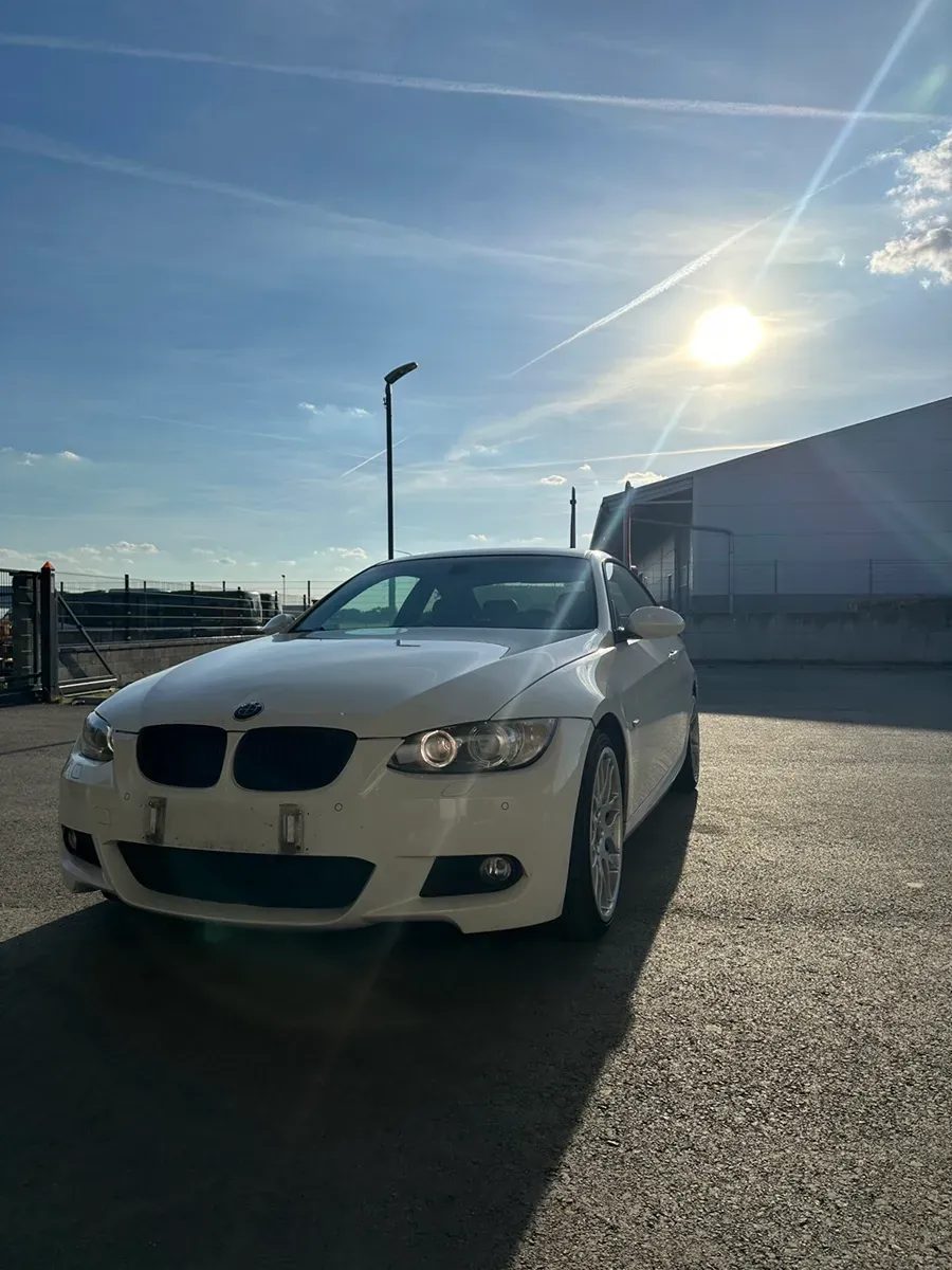 BMW 330Xd 2007 photo 2