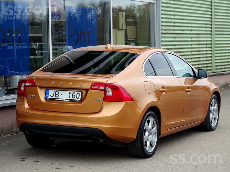 Volvo S60 2010 photo 2