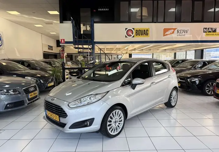 Ford Fiesta 2013 photo 2
