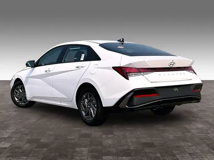 Hyundai Elantra 2026 photo 3