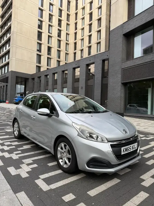 Peugeot 208 2015 photo 2