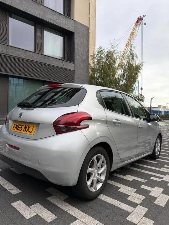 Peugeot 208 2015 photo 4