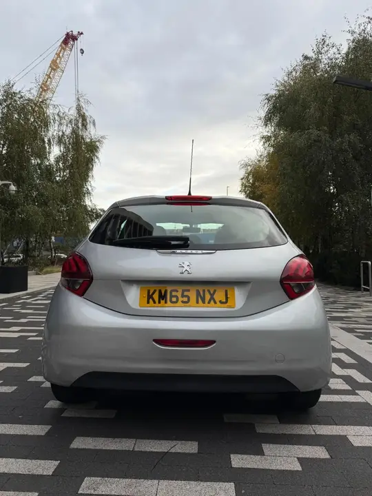 Peugeot 208 2015 photo 5