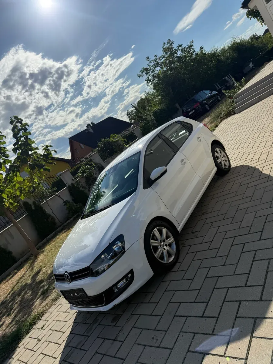 Volkswagen Polo 2011 photo 2