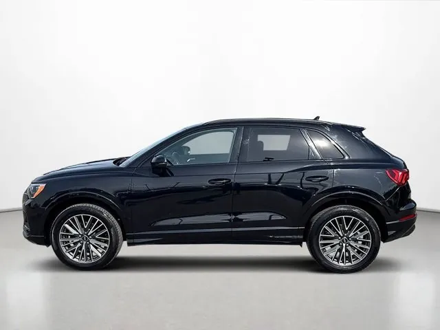 Audi Q3 2022 photo 2