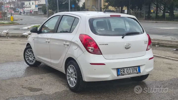Hyundai I20 2013 photo 2