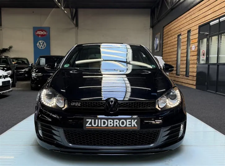 Volkswagen Golf 2011 photo 2