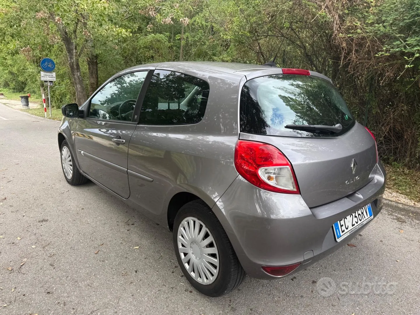 Renault Clio 2010 photo 5