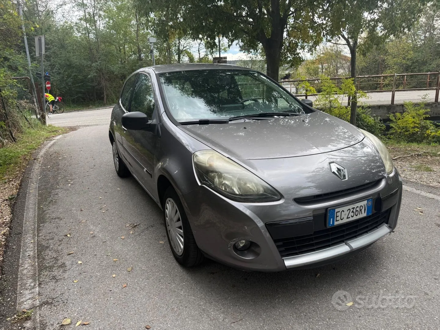 Renault Clio 2010 photo 2
